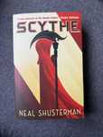 Scythe - Neal Shusterman, Kosiarze po angielsku