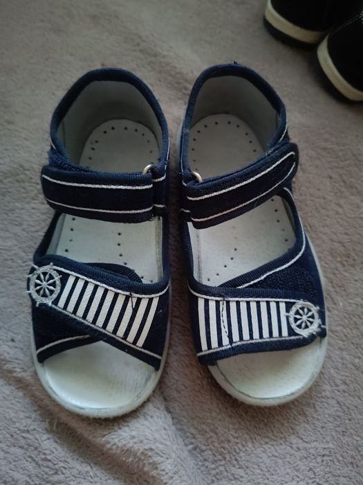 Buty dziecięce 25r