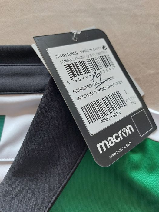 Camisola Sporting assinada pelos jogadores campeões 2020/ 2021