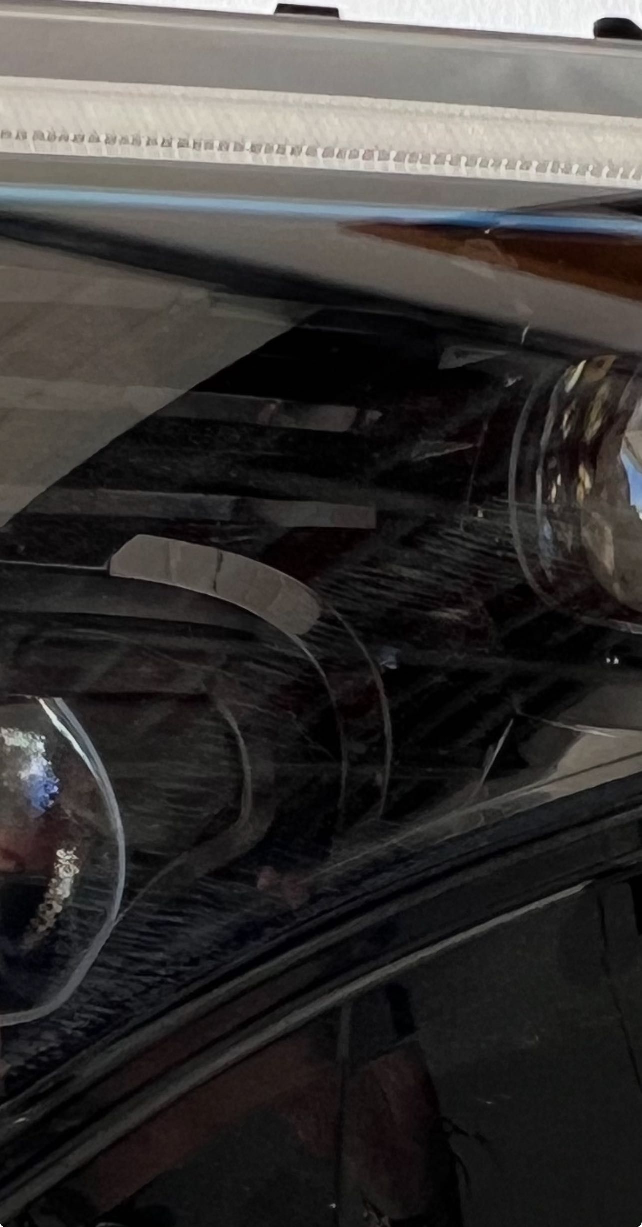 Farol Mercedes EQC