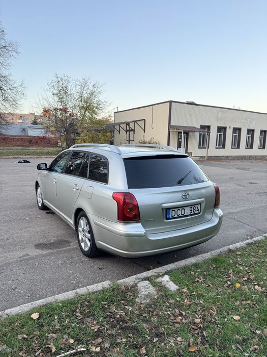 Toyota Avensis 2,0d механіка дизельний універсал в гарному стані