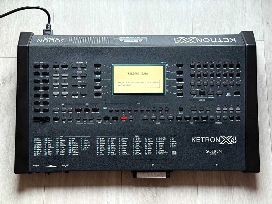 Aranżer MIDI moduł z wokalizerem i HDD Solton Ketron X4