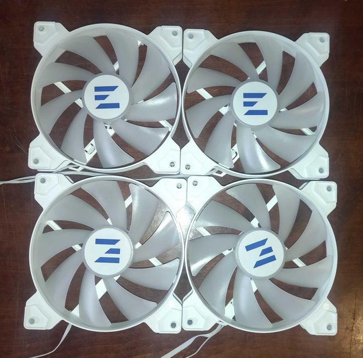Комплект кулерів ( вентиляторів ) для корпуса Arctic та  Zalman