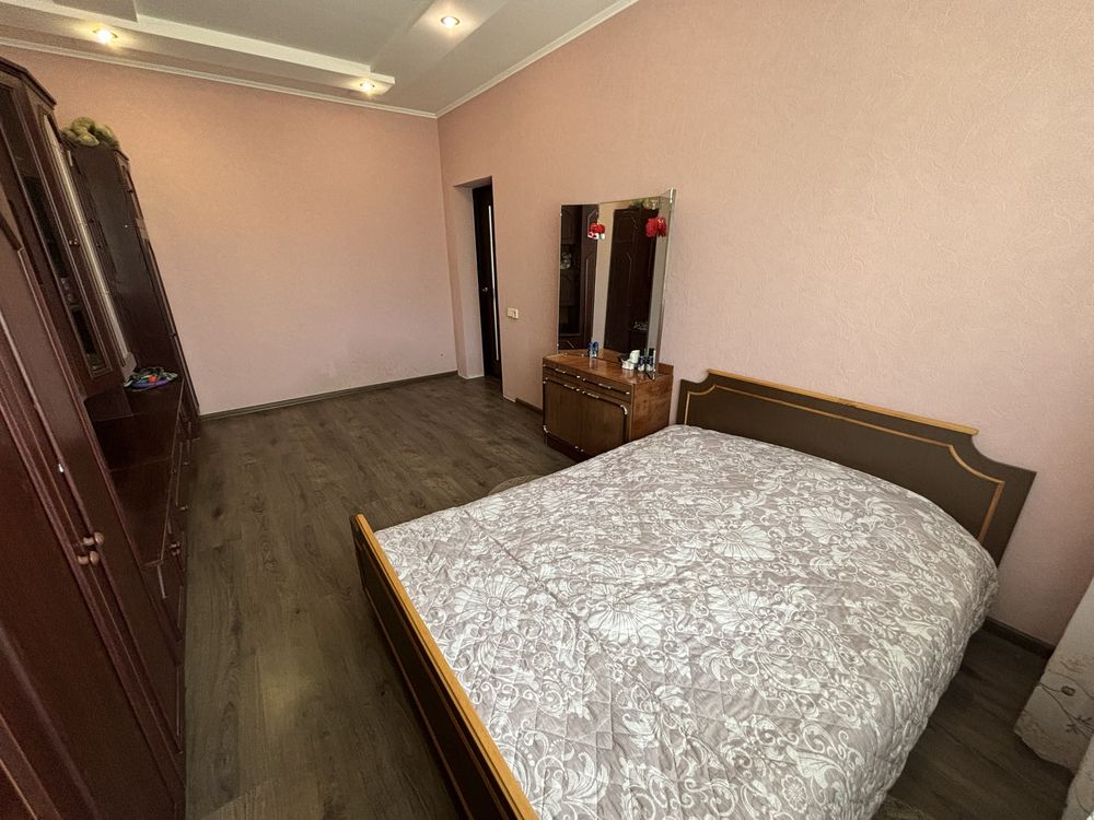 Продам житловий будинок з літньою кухнею