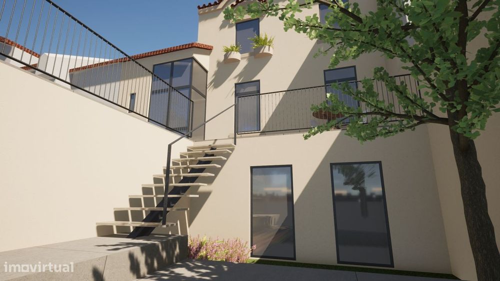 Moradia T3 p/ recuperar no centro histórico Rua Serpa Pinto no Porto.