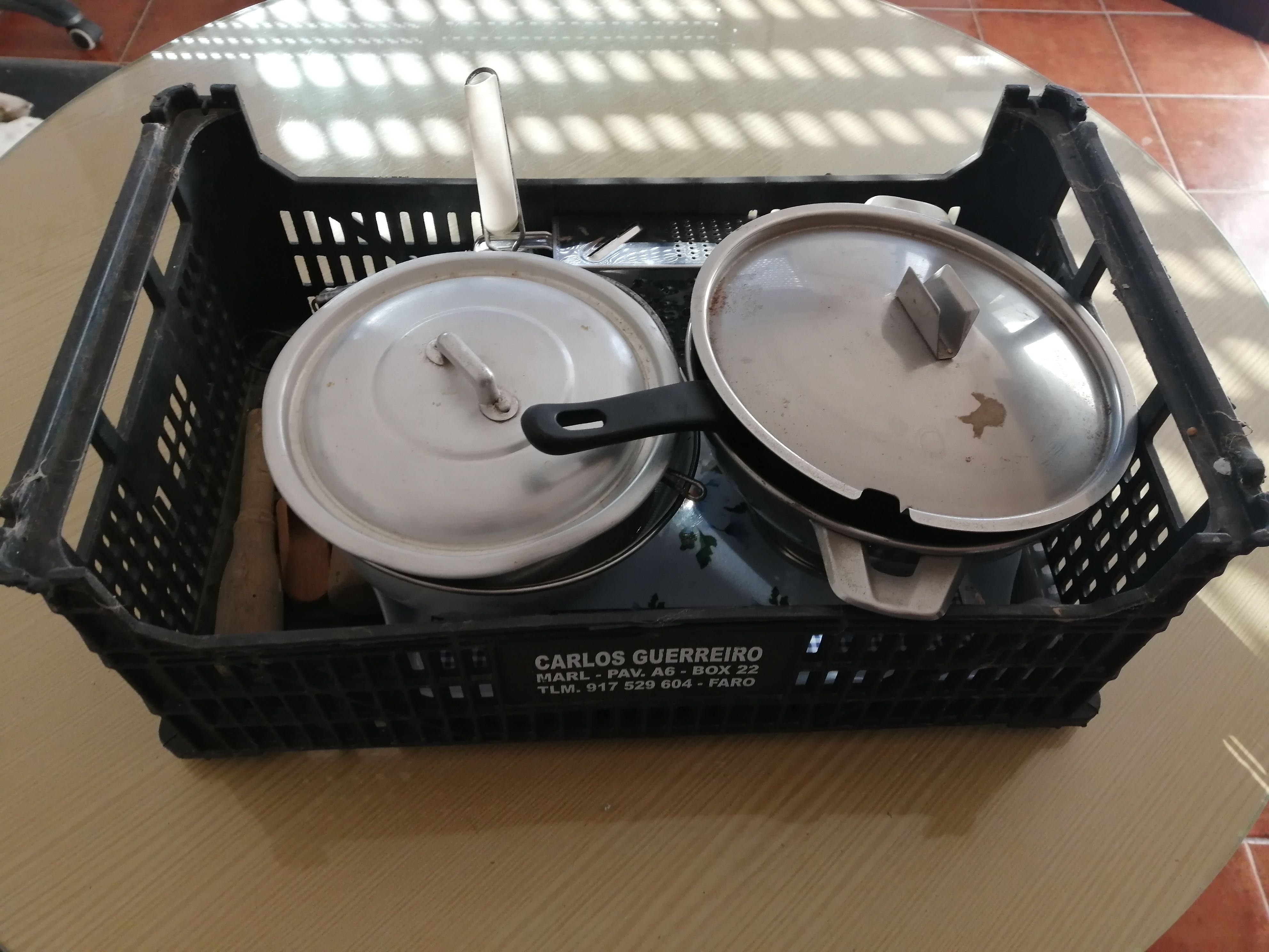 caixote com 14 utensílios de cozinha