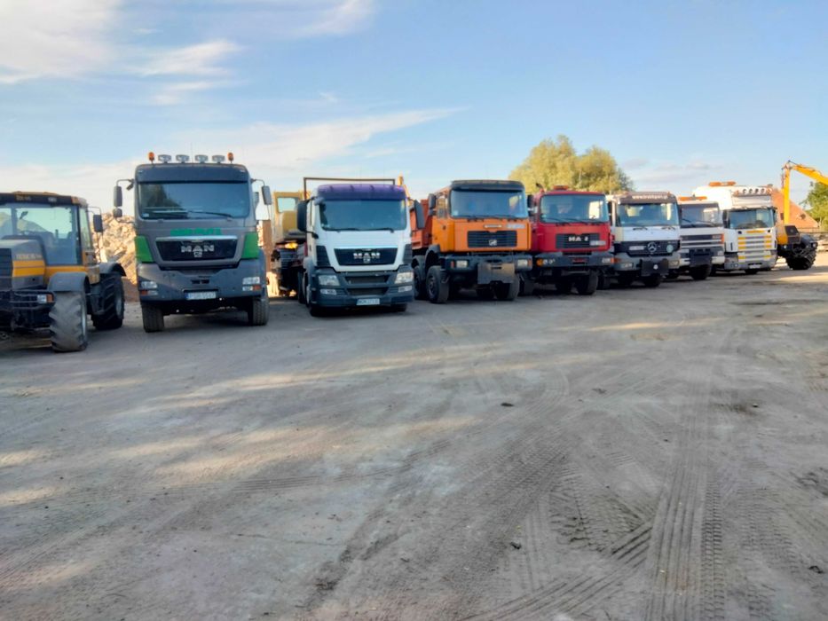 Transport Wywrotką Czteroosiową Naczepą Wanną Wywrotki Usługi Wozidłem