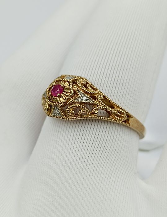 Новое золотое кольцо с рубином 375 пробы размер 20.3