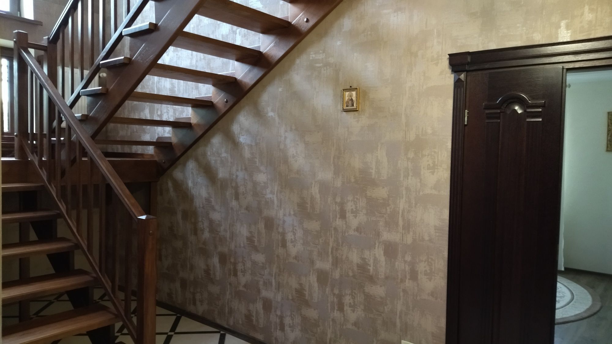 Продається будинок по близу м. Івано Франківська, в селі Черніїв.