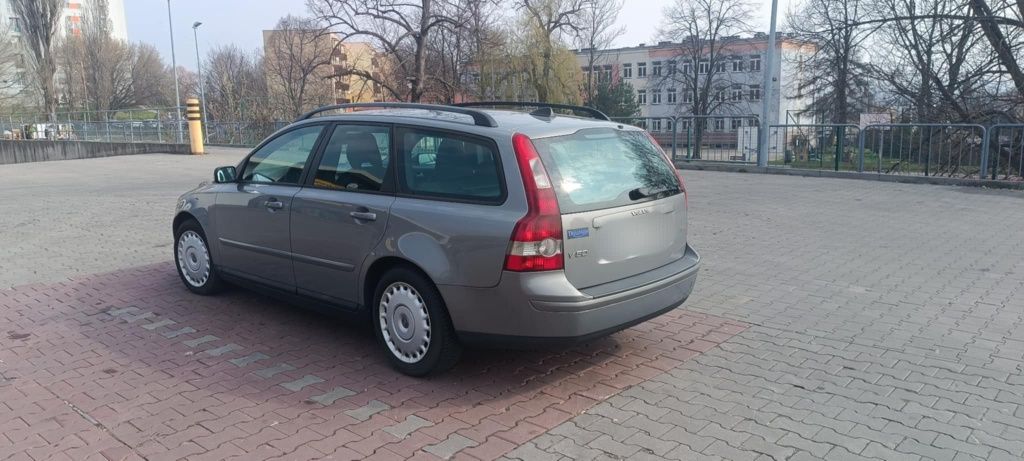 VOLVO V50 2.0 D 136 KM