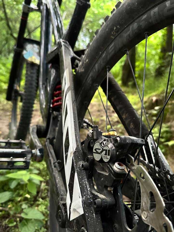 NS Bikes Fuzz 27.5 M Dh Boxxer ultimate, Fox Kasihma Shimano saint/zee