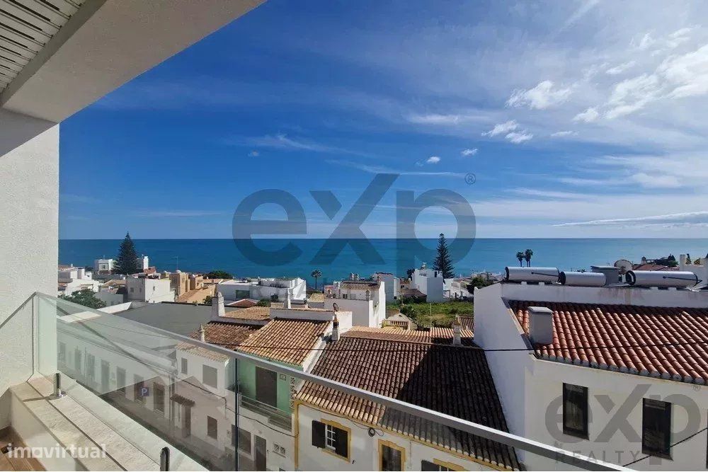 Edifício na Praia Luz, Lagos, Algarve, com 6 apartamentos, Piscina em
