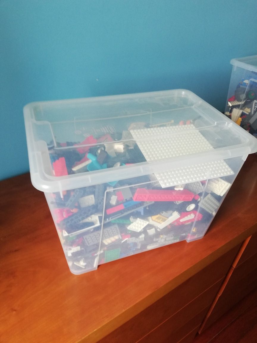 2 caixa com legos