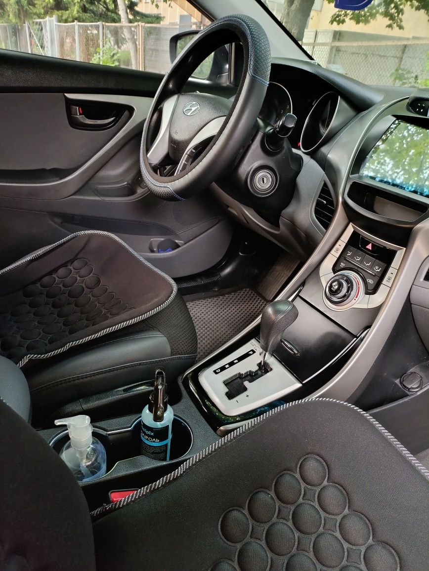 Hyundai Elantra 2011
