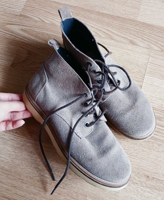 Buty zamszowe Zara.