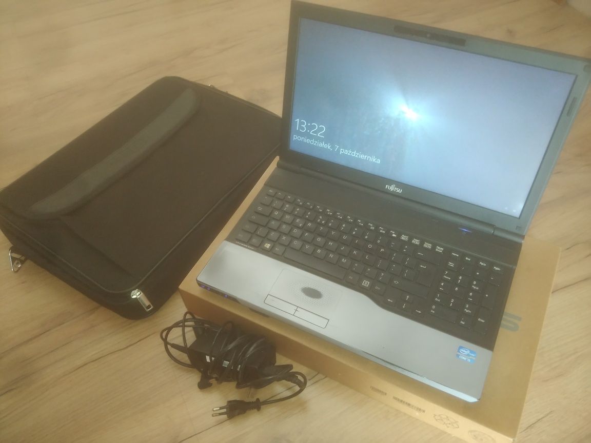 Fujitsu A532 i5 12 GB RAM / bez dysku