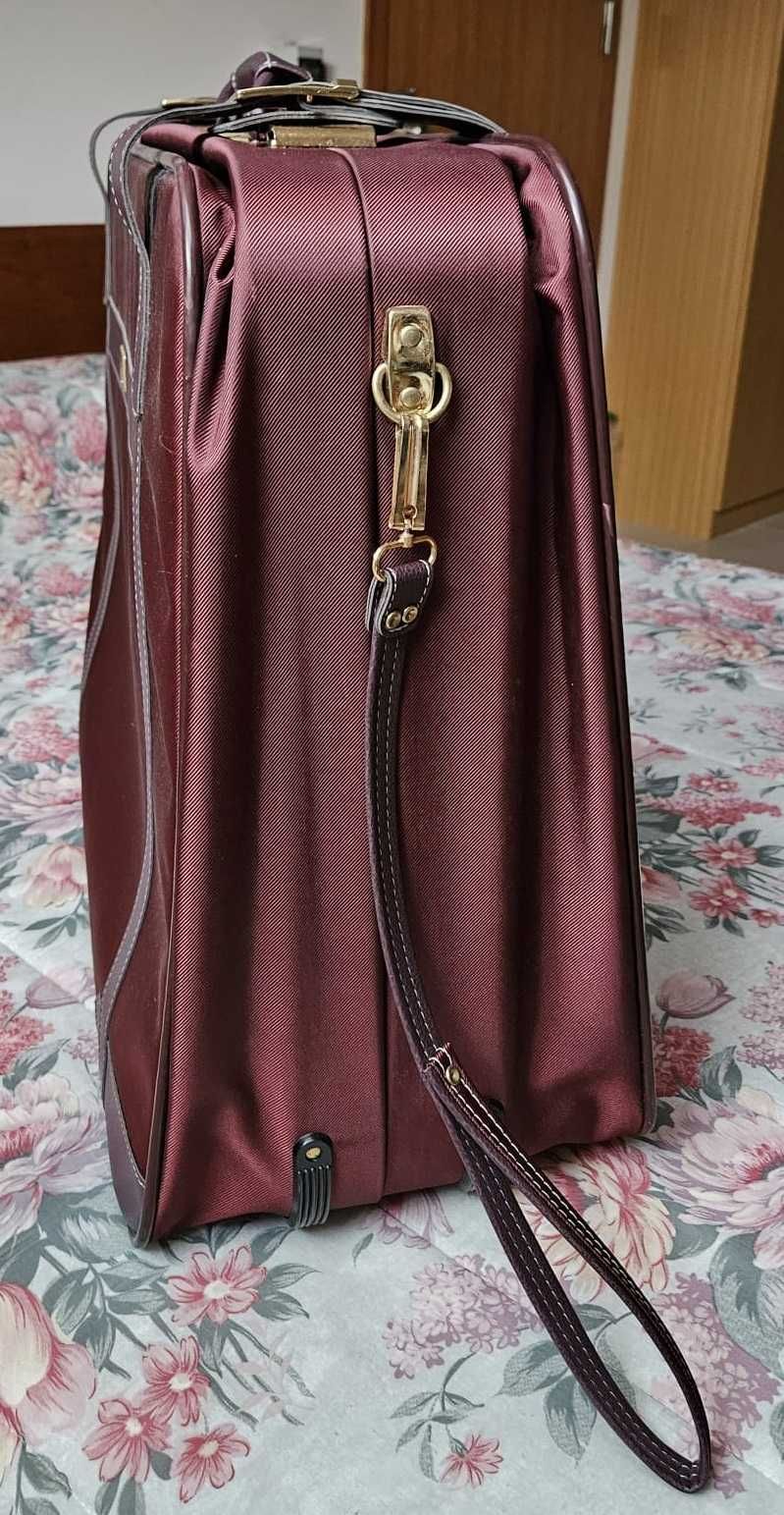 Mala + necessaire da marca Modarte nunca usados