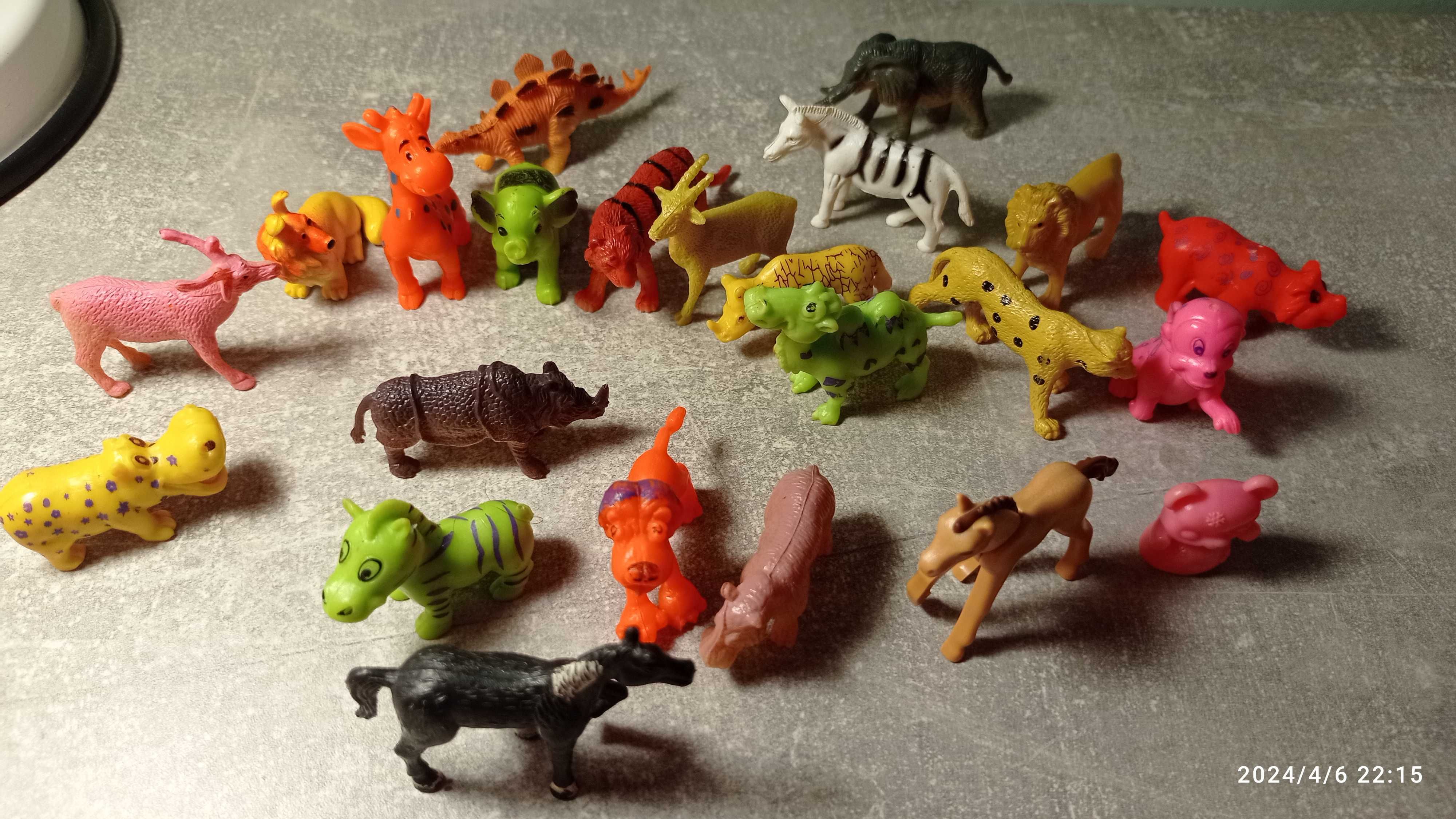 Іграшки-фігурки динозаврів,тваринок,пупсів,ляльок.