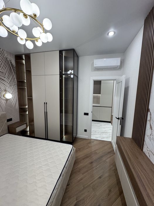 Продаж квартири 60Перлина на Краснова, 2кімнати, балкон