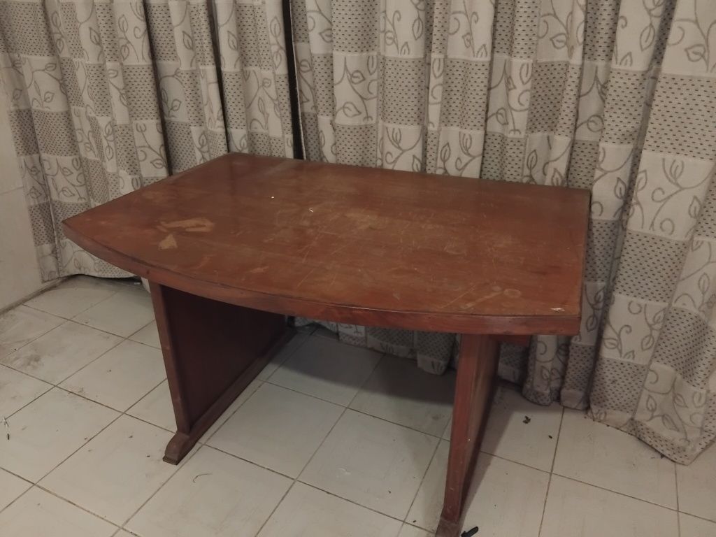 Estante e secretaria e mesa