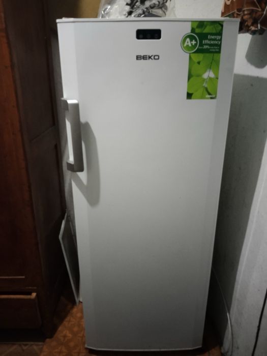 Продам морозильну камеру Beko