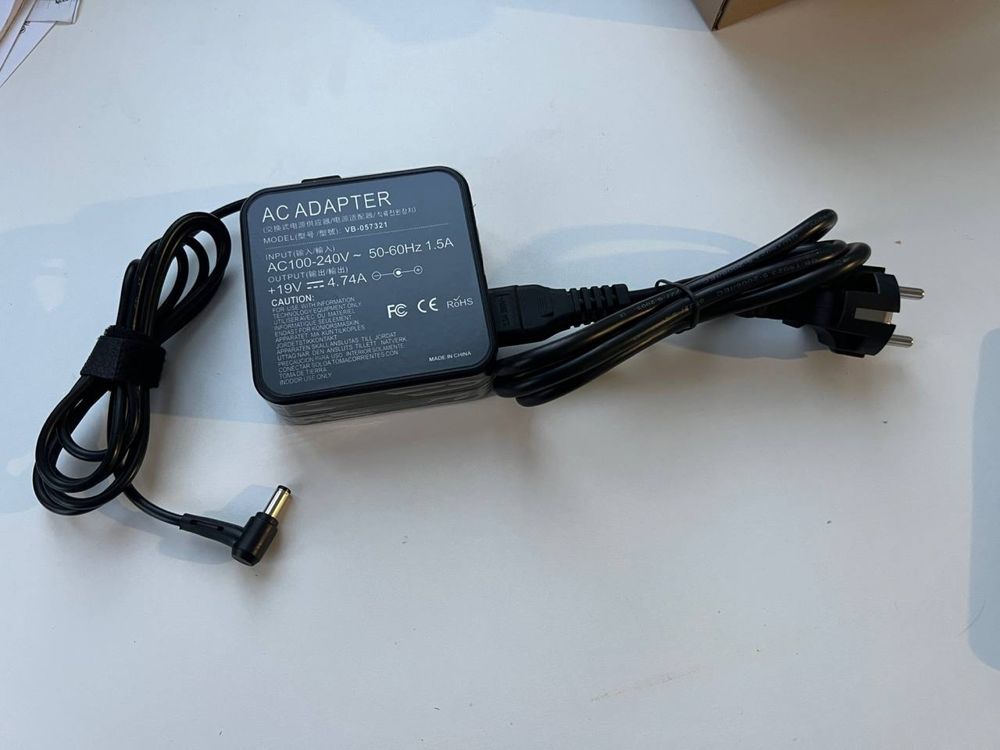 Нове зарядне, блок живлення 90W 4.74A 5.5x2.5 Asus Toshiba Fujitsy 90в