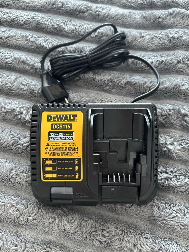 Зарядний пристрій Dewalt Dcb115 4A 220V