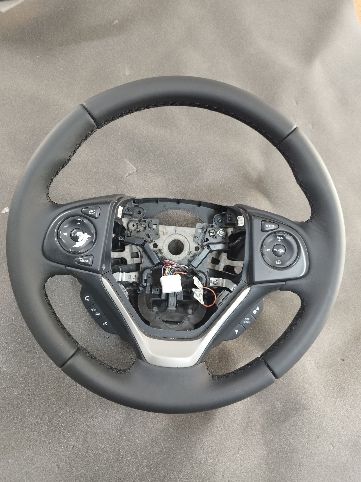Świeżo obszyta kierownica honda crv- 4 skóra naturalna