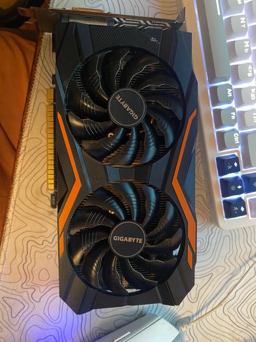 [Срочно] Видеокарта Gigabyte 1050TI 4 Gb