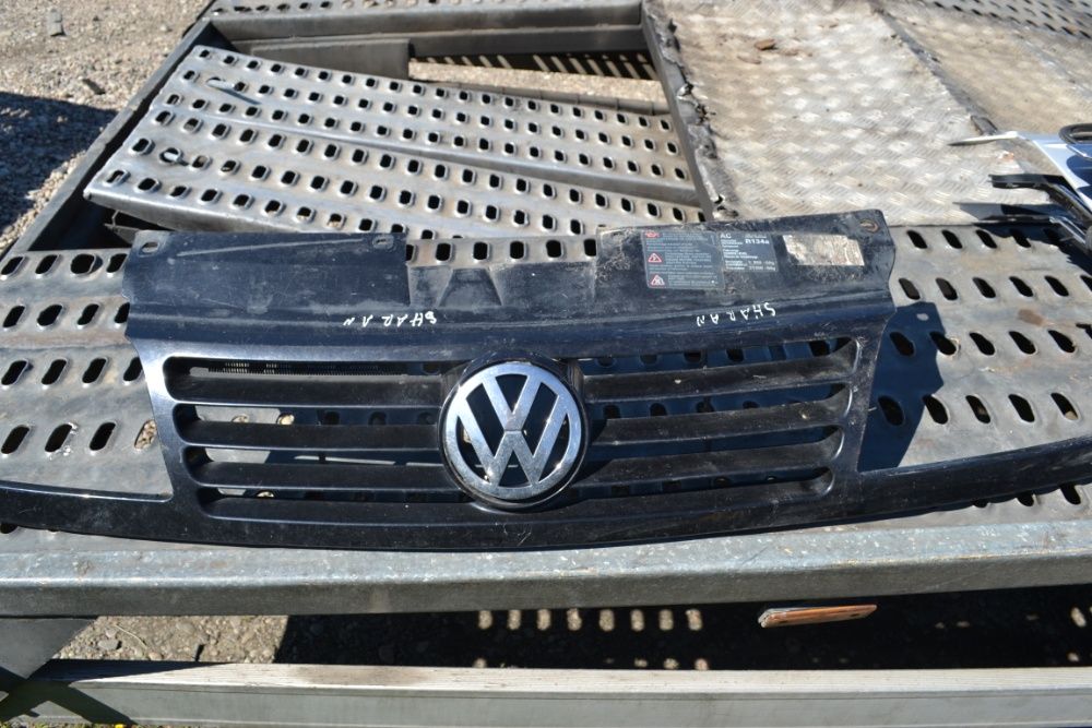 VW Sharan Grill