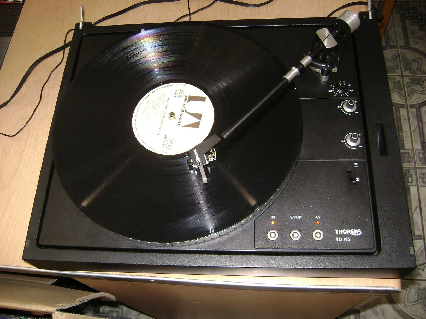 gramofon THORENS TD-105 paskowy