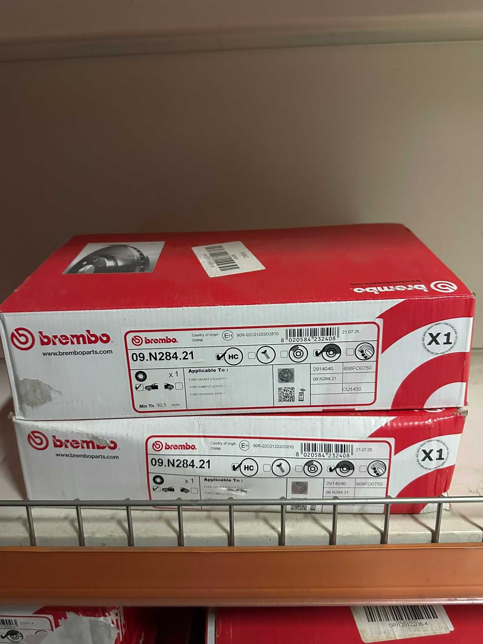 Tarcza hamulcowa przód L/P Ford Brembo 09.N284.21