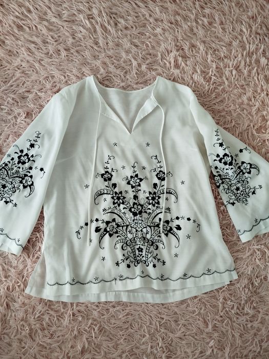 Bluzka cienka z haftami XL