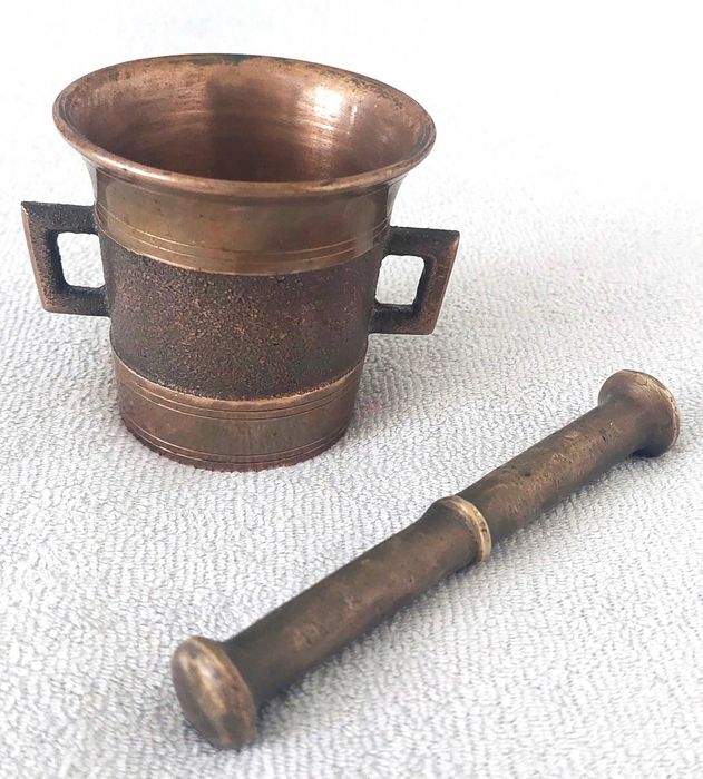 Mosiężny moździerz vintage – funkcjonalna ozdoba z duszą!