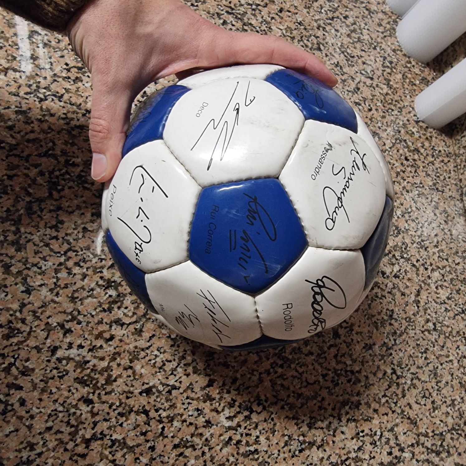Bola do Futebol Clube do Porto, da Kappa.
