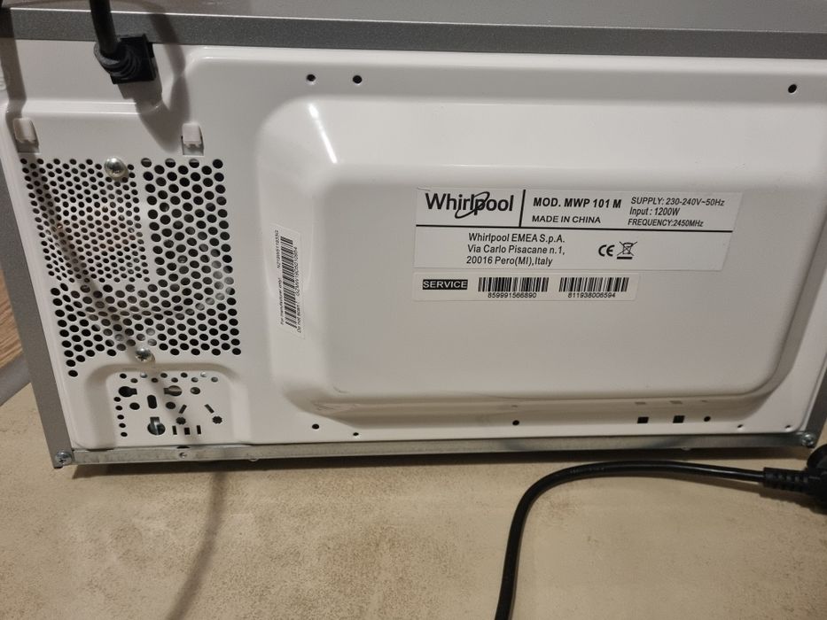 Zadbana mikrofalówka whirpool