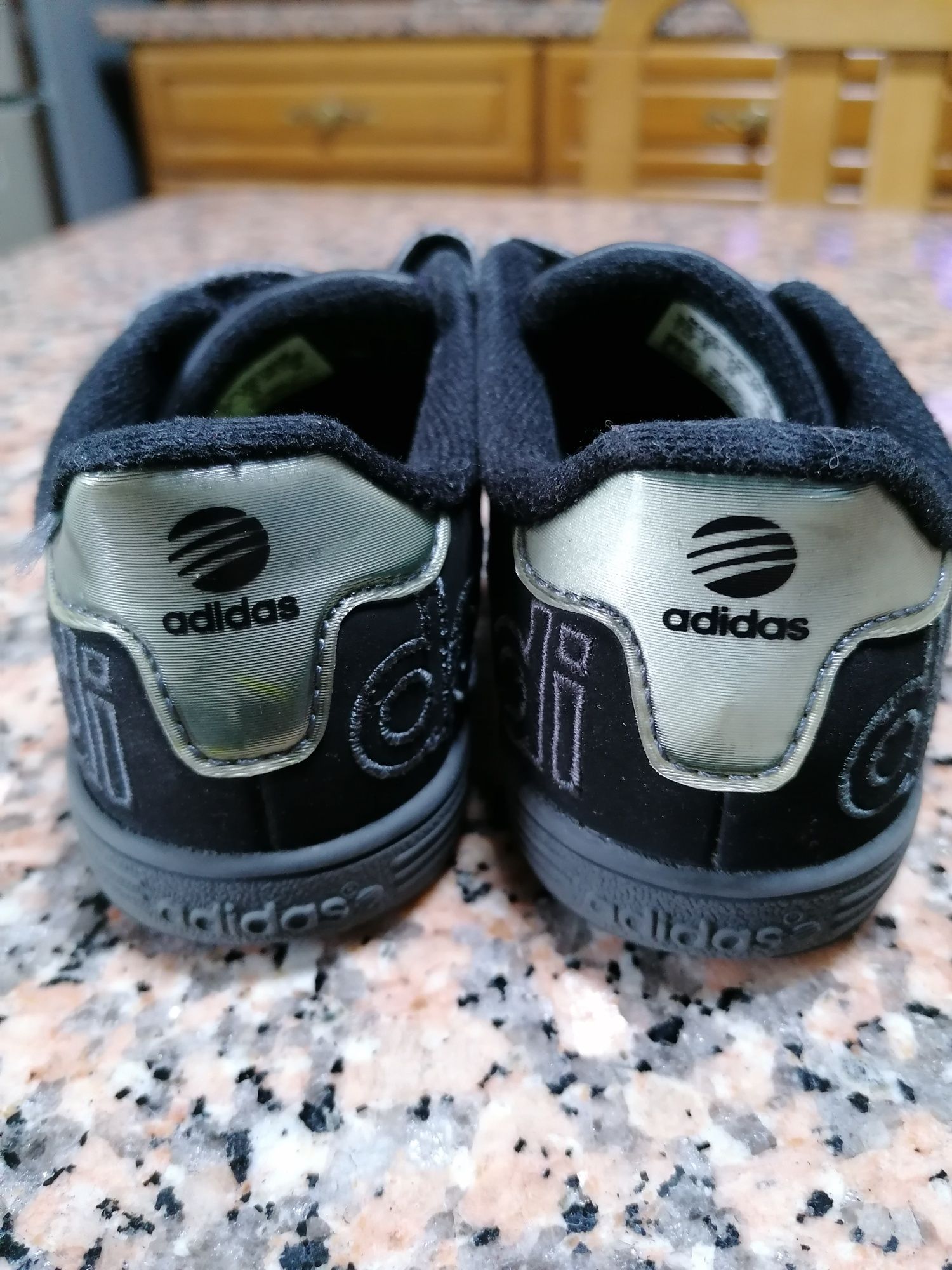 Sapatilhas Adidas 24