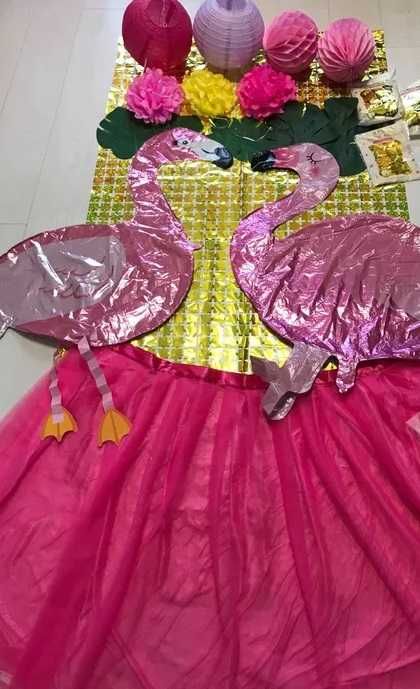 Фотозона у стилі рожевого фламінго