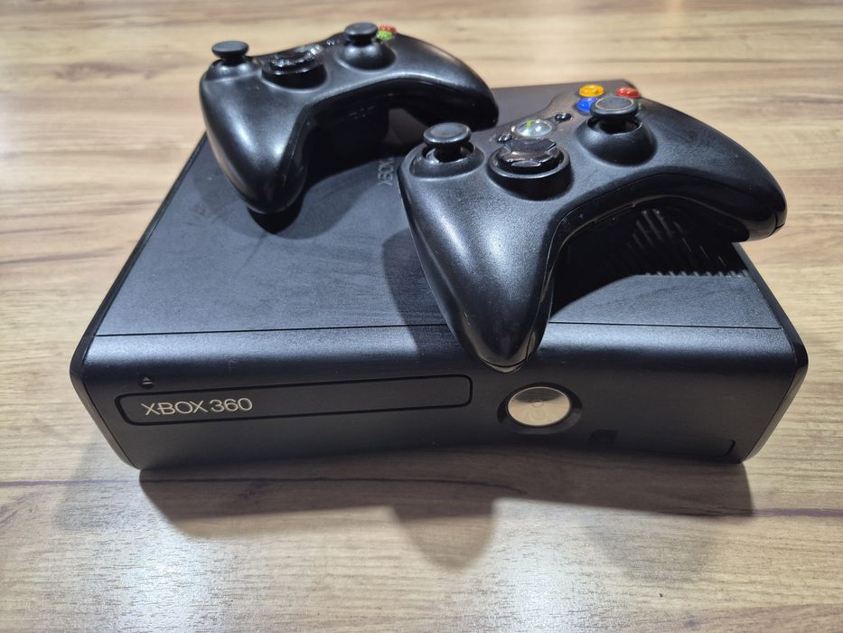 Xbox 360 512GB (60 gier) 2 pady kinect