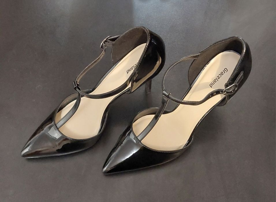 Damskie lakierowane szpilki