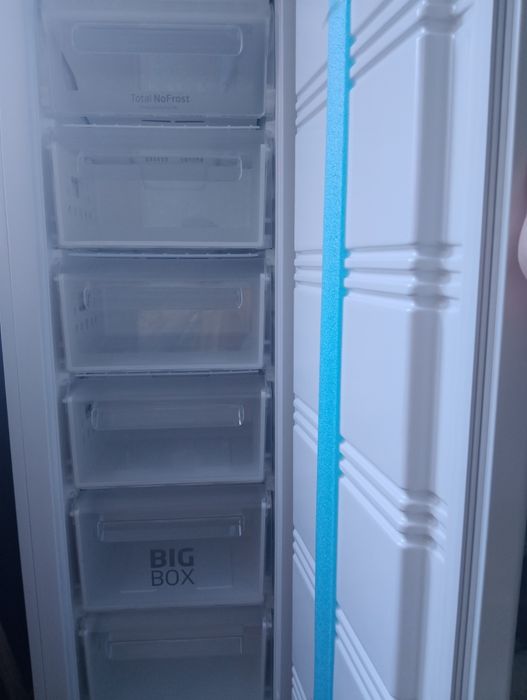 Морозилка Hansa.