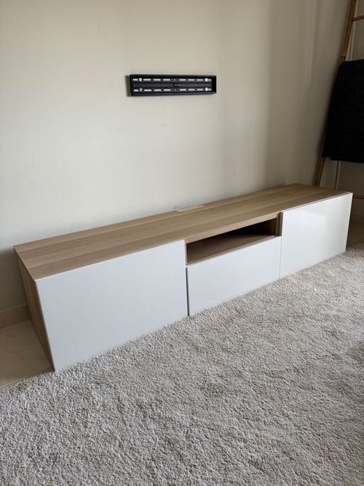 Móvel TV modelo “Besta”  - IKEA