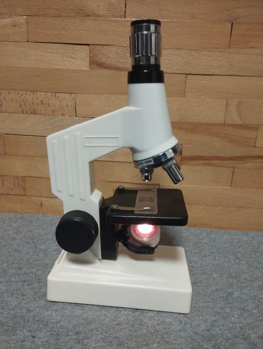 Учбовий мікроскоп