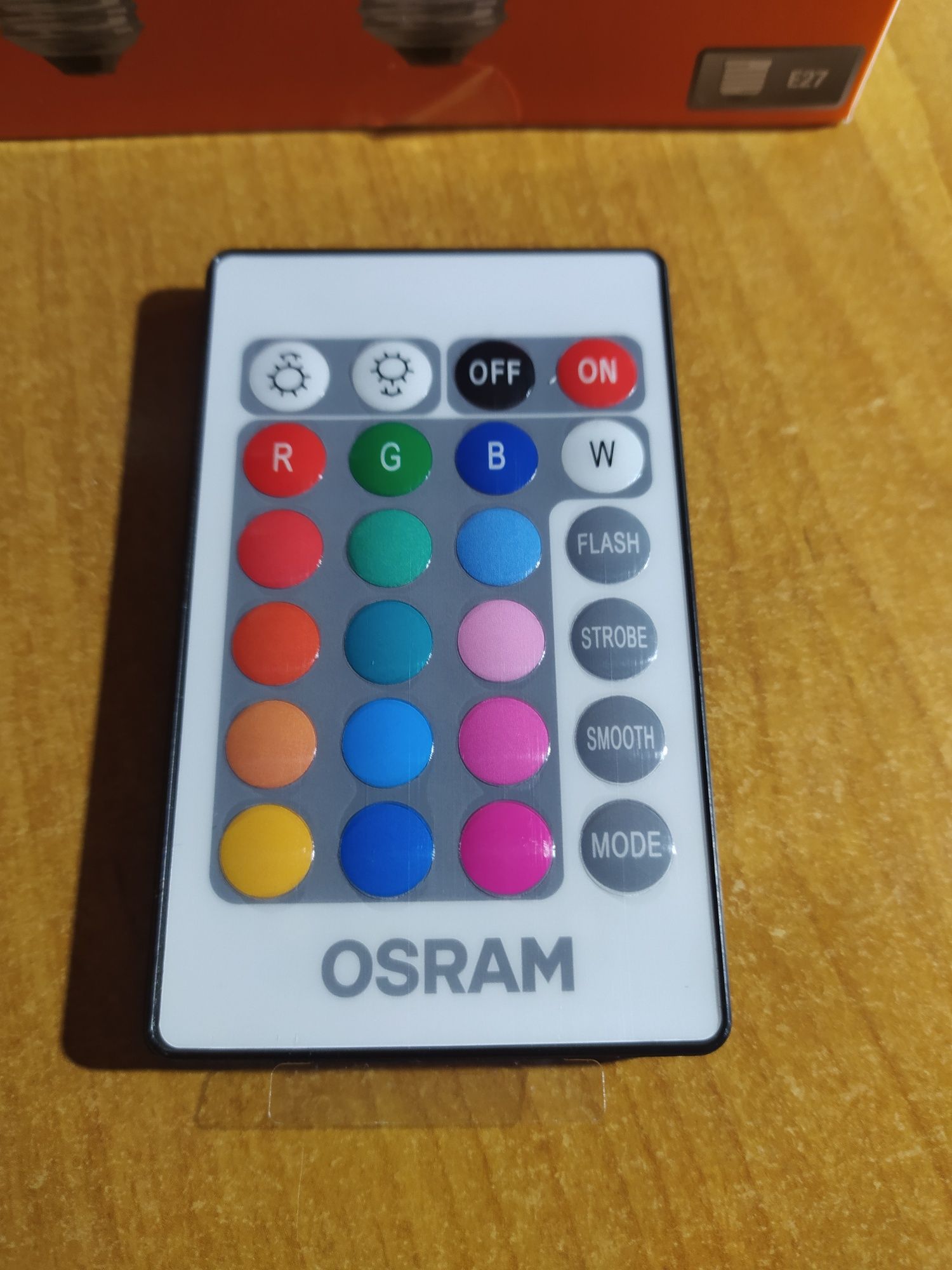 Led лампа OSRAM ST CLAS A60 RGBW FR 9.7 W /2700K E27  с пультом