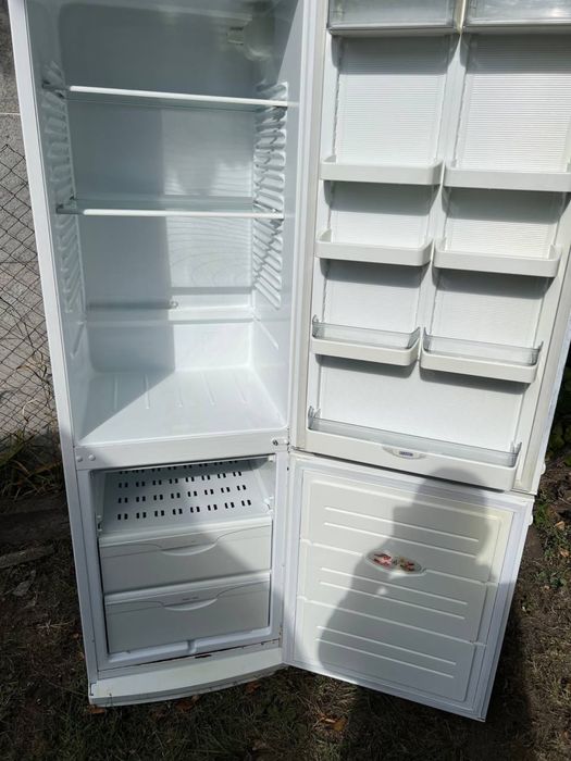 Продам Холодильник Атлант