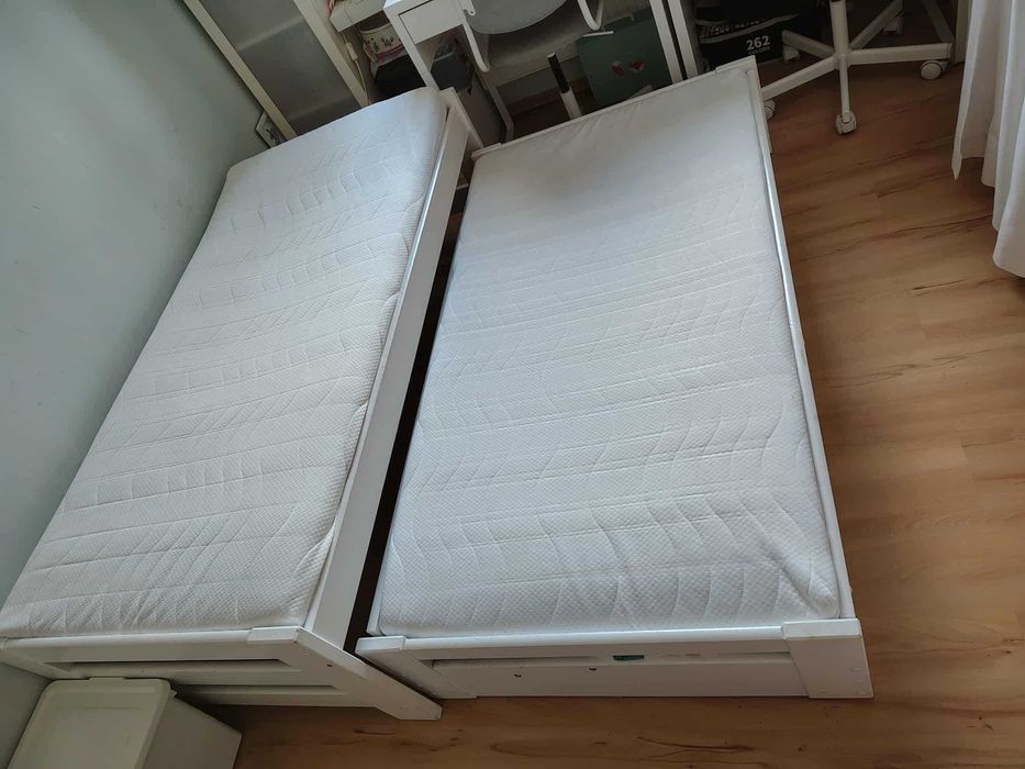 Łóżko sosnowe piętrowe niskie (drugie wysuwane łóżko)