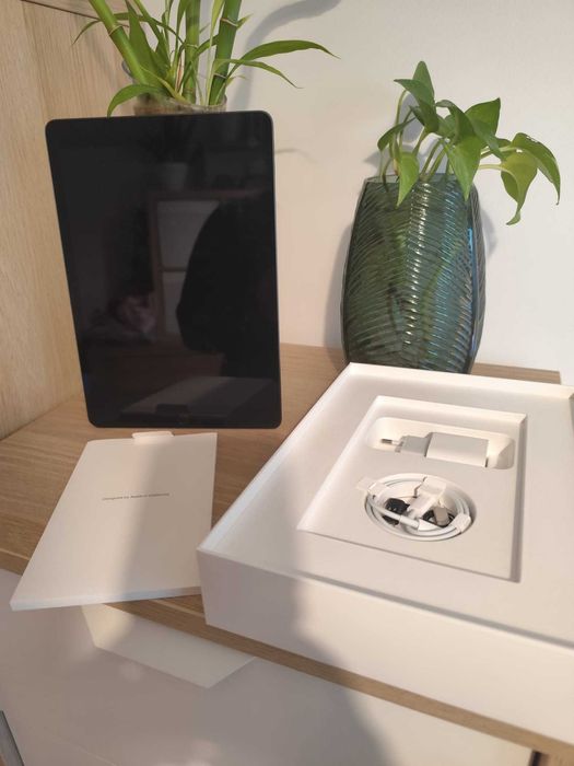 Apple iPad 9th Gen 10.2" 64GB cinzento