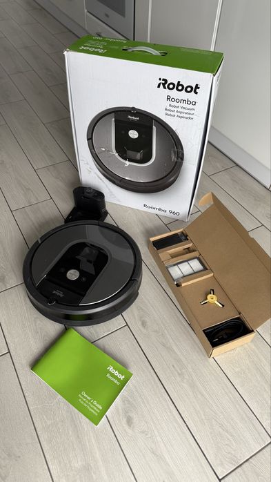 iRobot Roomba 900 Series 960 Robot Vacuum with Wi-Fi Connectivity