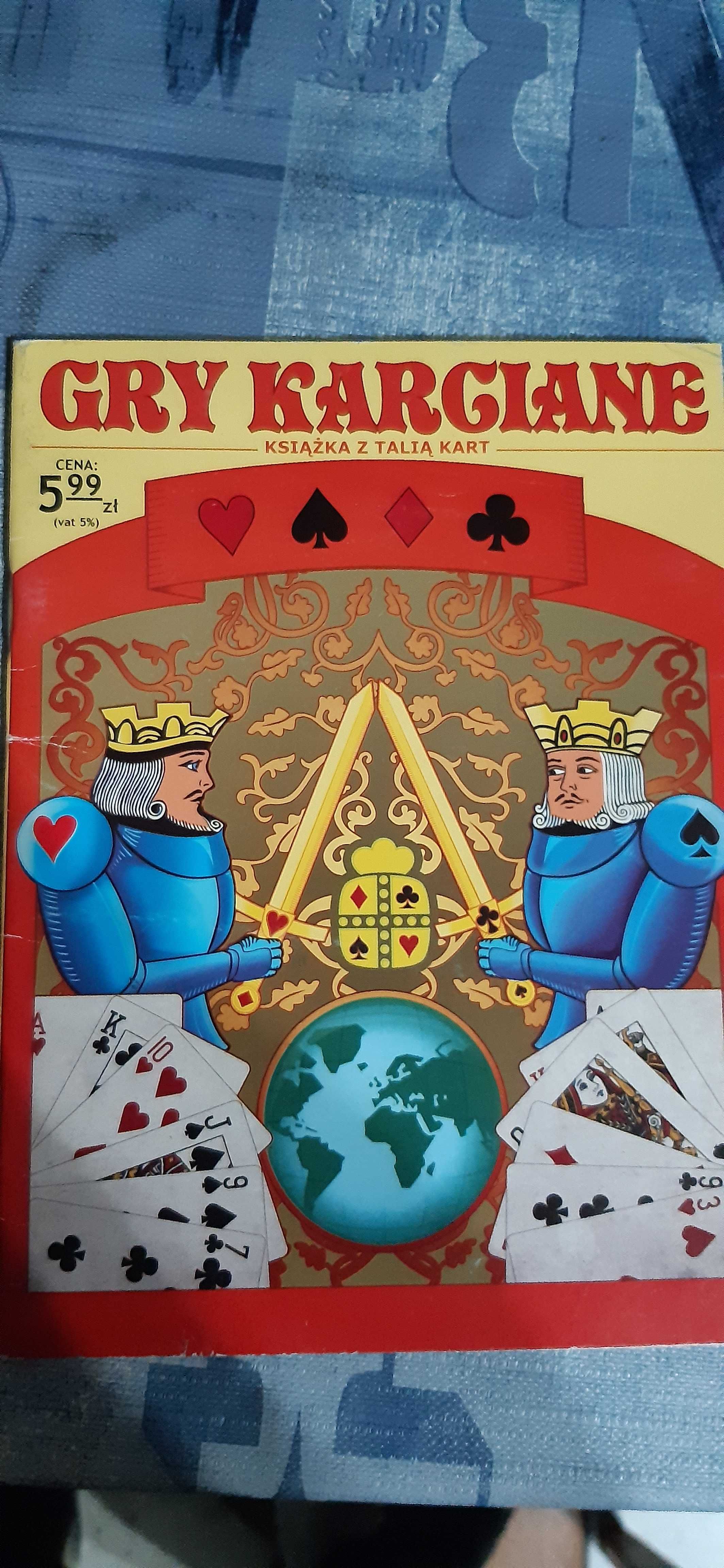 gry karciane, stara książka z talia kart dla kolekcjonerów