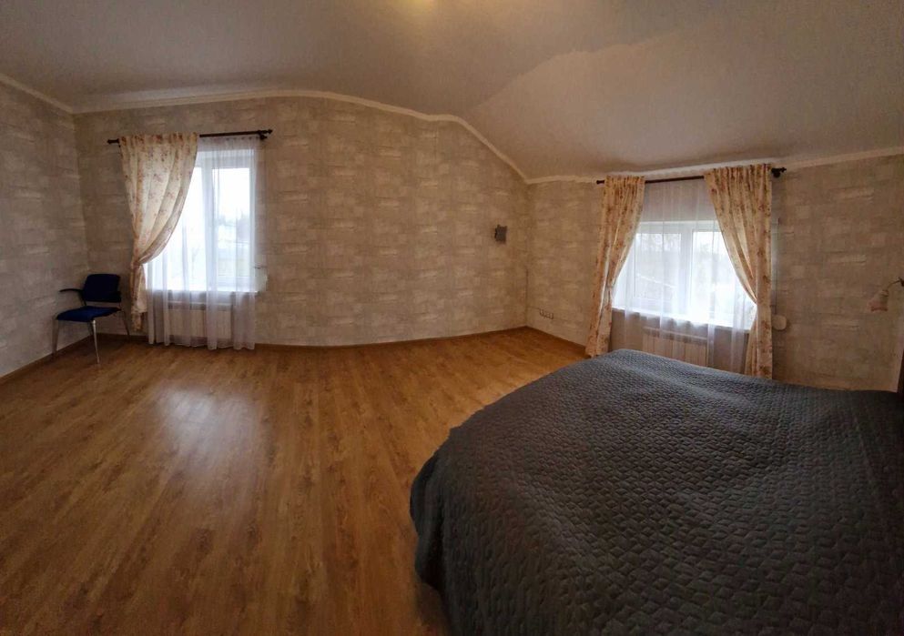 Продаж будинку 214  кв. метрів в 40 км від Києва.